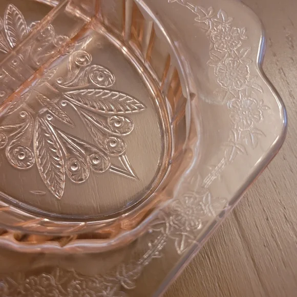 Jeannette Glass Company Pink  Divided Dish - Picture 2 of 3